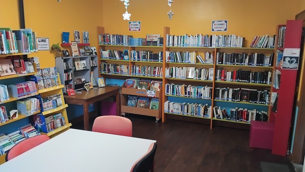 Bibliothèque de St Georges le Gaultier 2