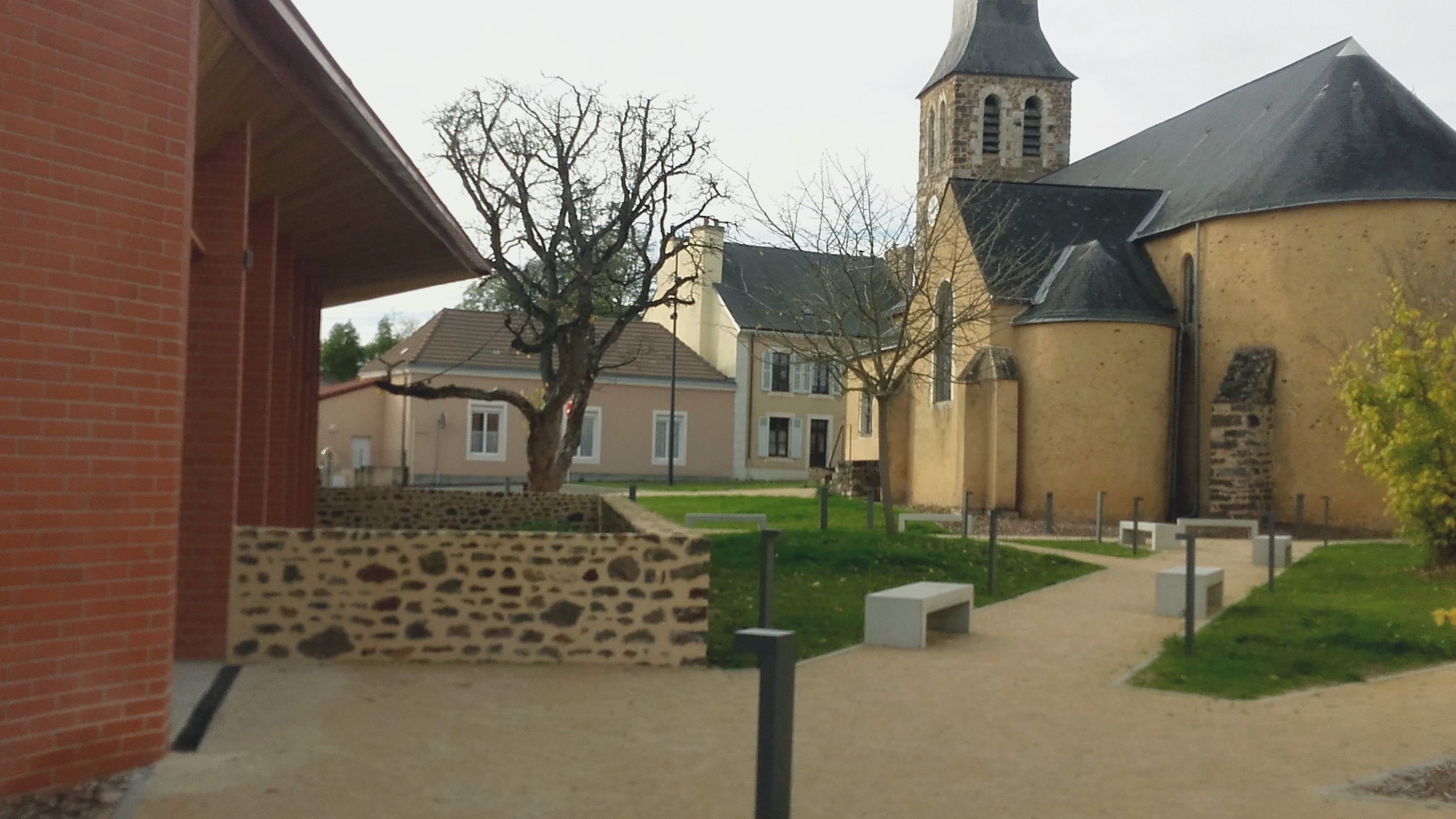 Façade de la bibliothèque de Spay