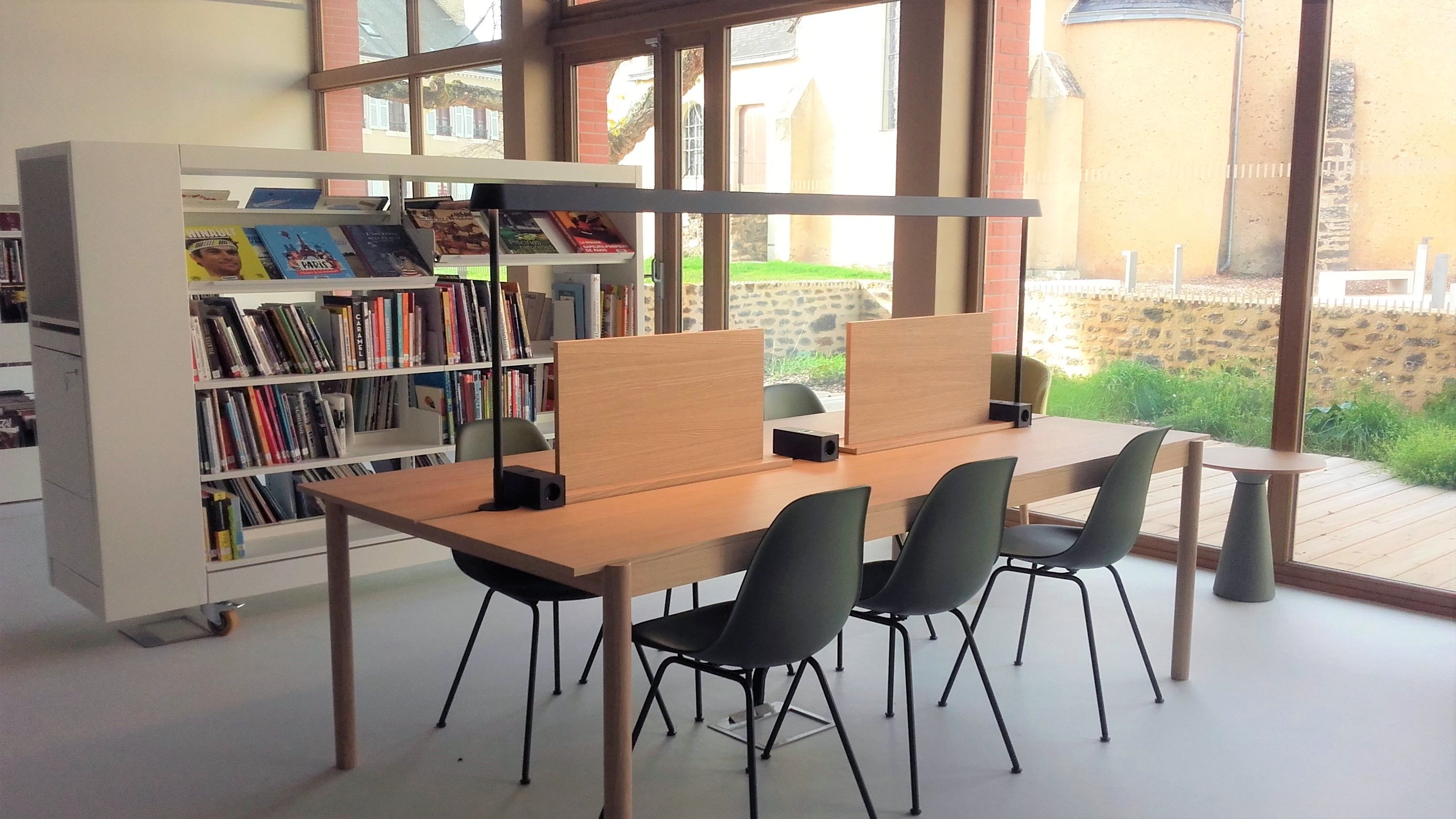 Chaises et tables